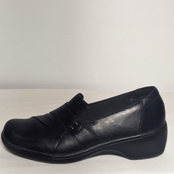 Clarks Womens Leather May Marigold Loafers - Picture 1 of 4